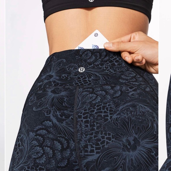 Lululemon CAPRI SIZE 4 LIKE NEW - Picture 5 of 9